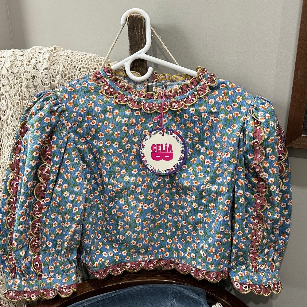 CELIA B. - BRAND NEW WITH TAGS - Beautiful Floral Corduroy BOHO Top Size Med